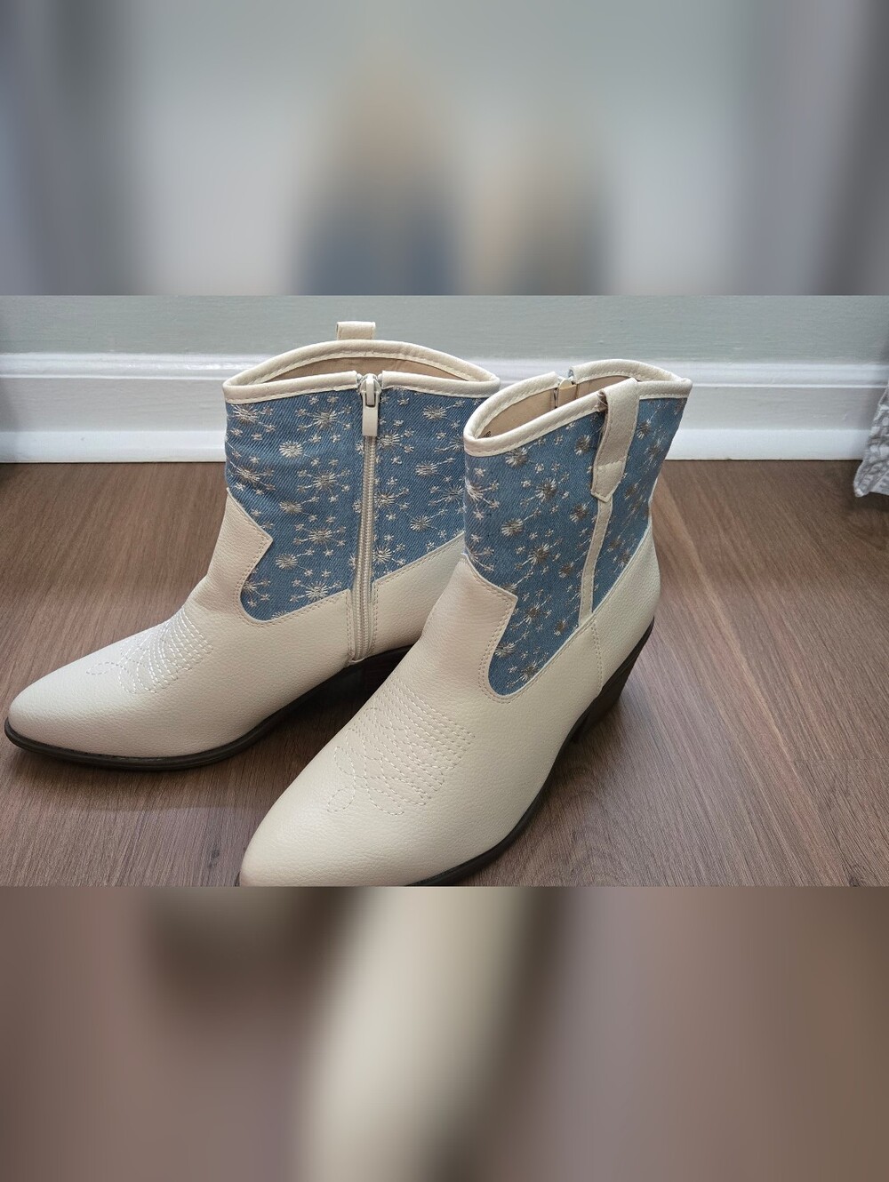 Olivia & Kate White Blue Floral Western Cowboy Ankle Boots Size 9 NEW - Picture 9 of 9